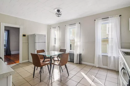 Chambre privée à 02143, image 30 de 49