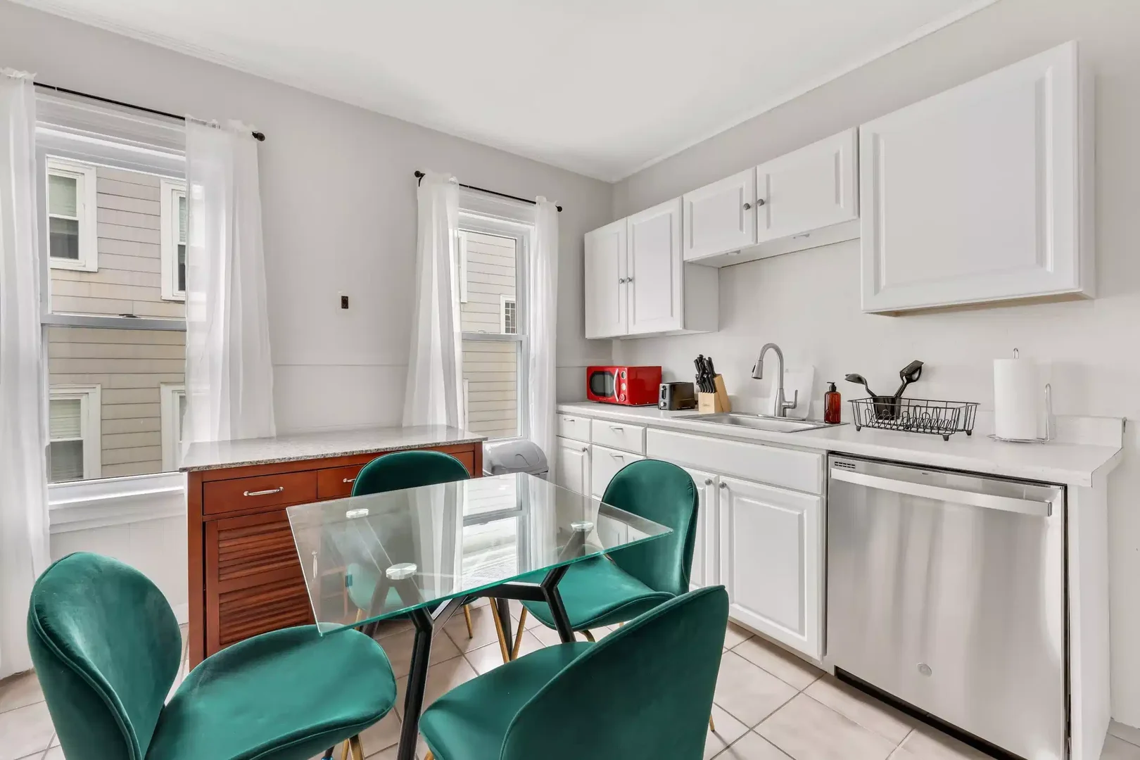 Student-friendly room in  with modern amenities