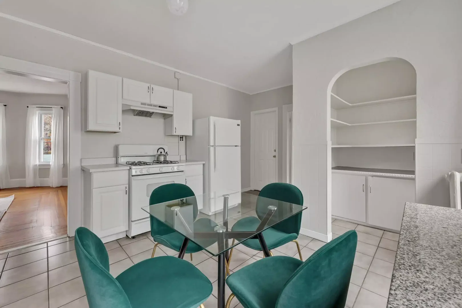 Room for rent in student apartment in , fully furnished