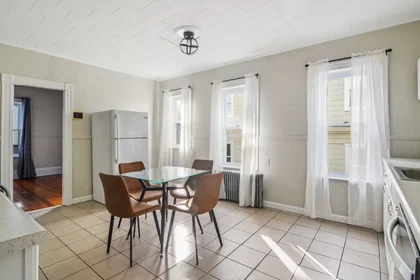 Chambre privée à 02143, image 14 de 49