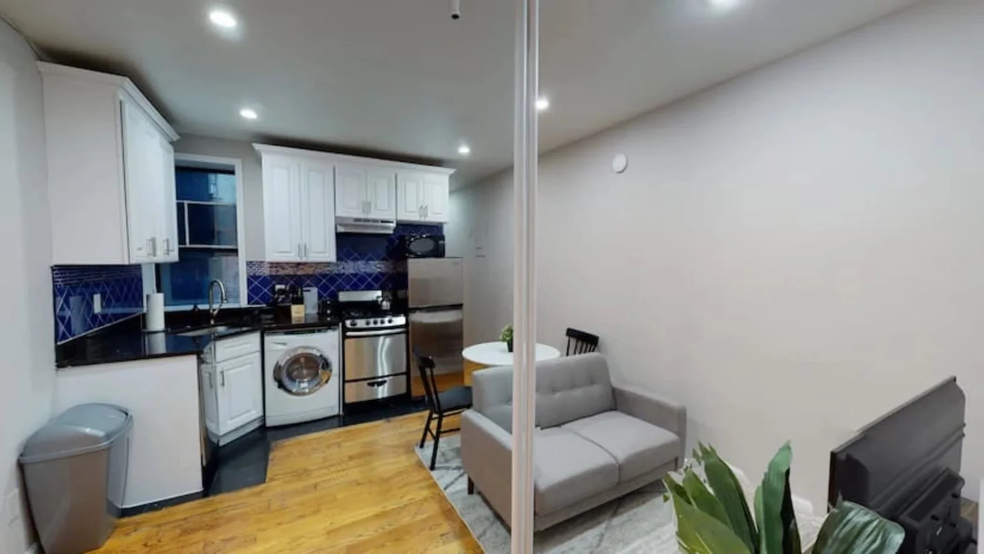 Quarto de estudante confortável e espaçoso em