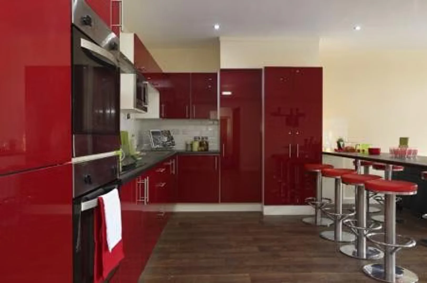 'de öğrenci dairesinde, tamamen mobilyalı kiralık oda