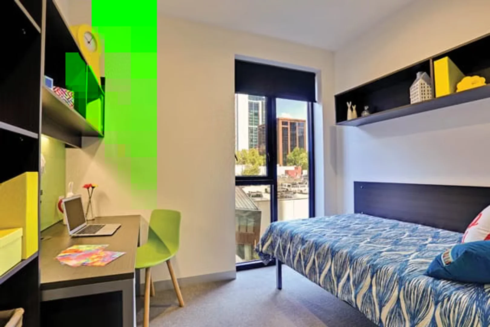 Bright and airy student room with easy university access in 