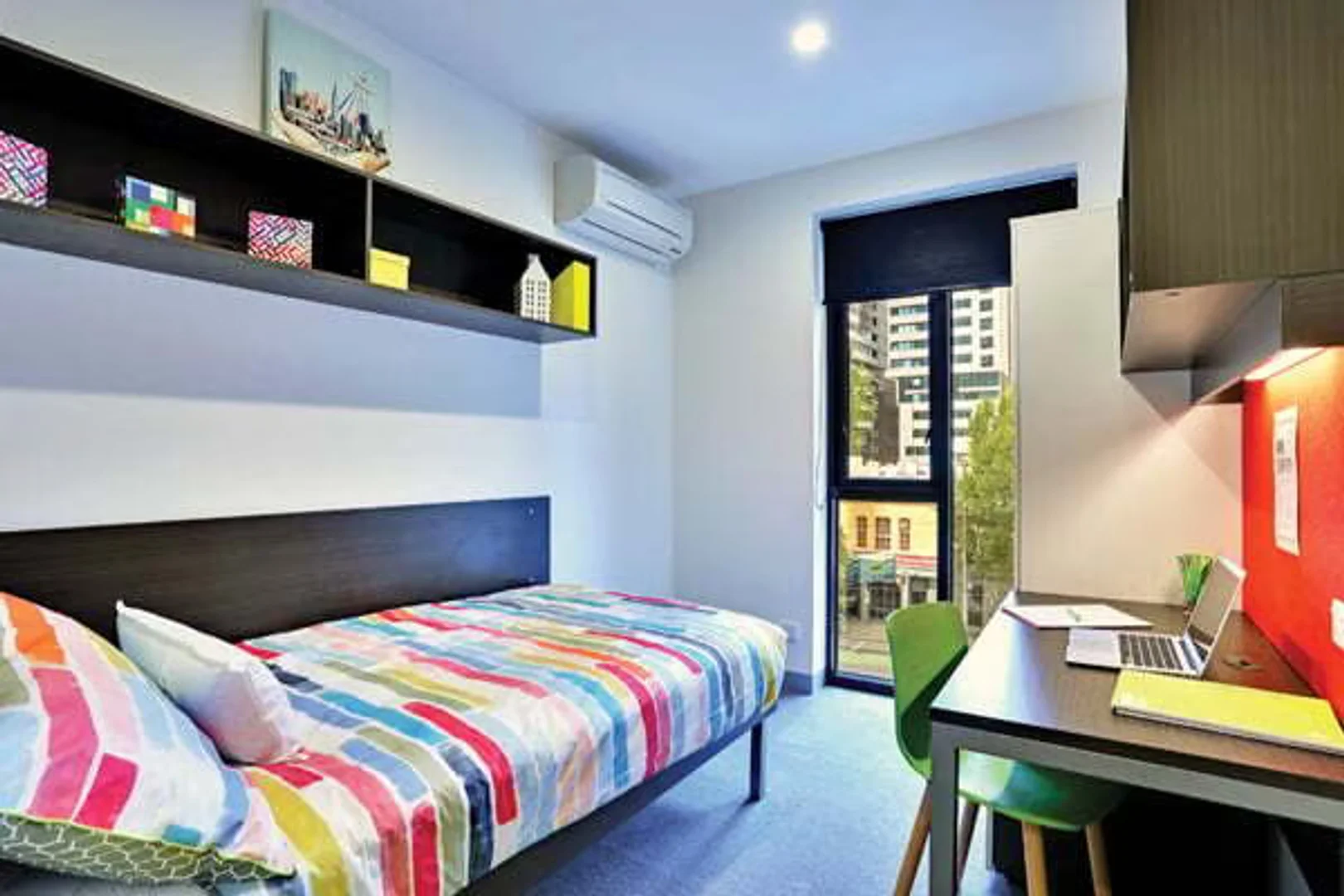 Room for rent in student apartment in , fully furnished