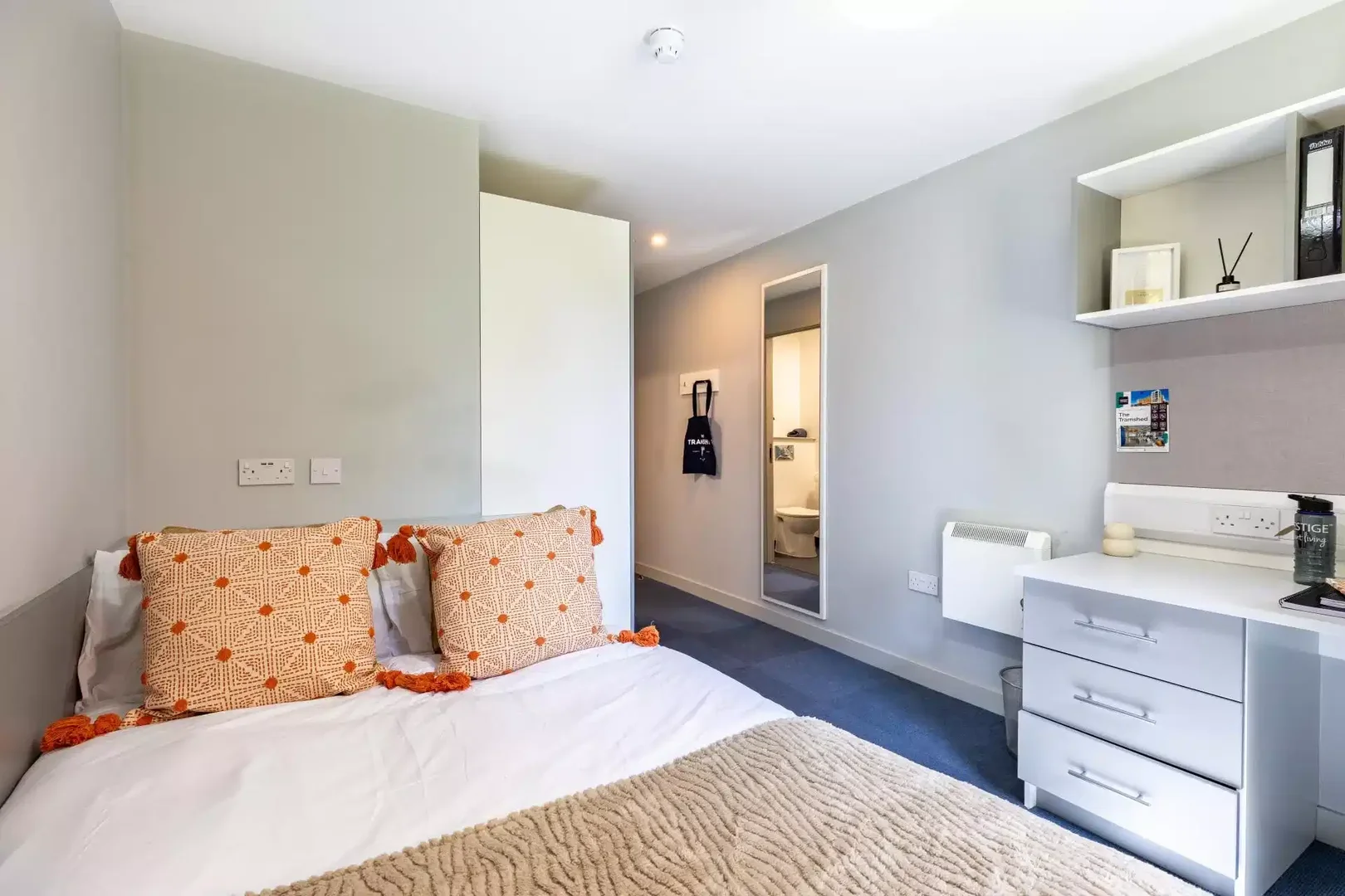 Habitación para estudiantes en  con área de estudio y facilidades compartidas