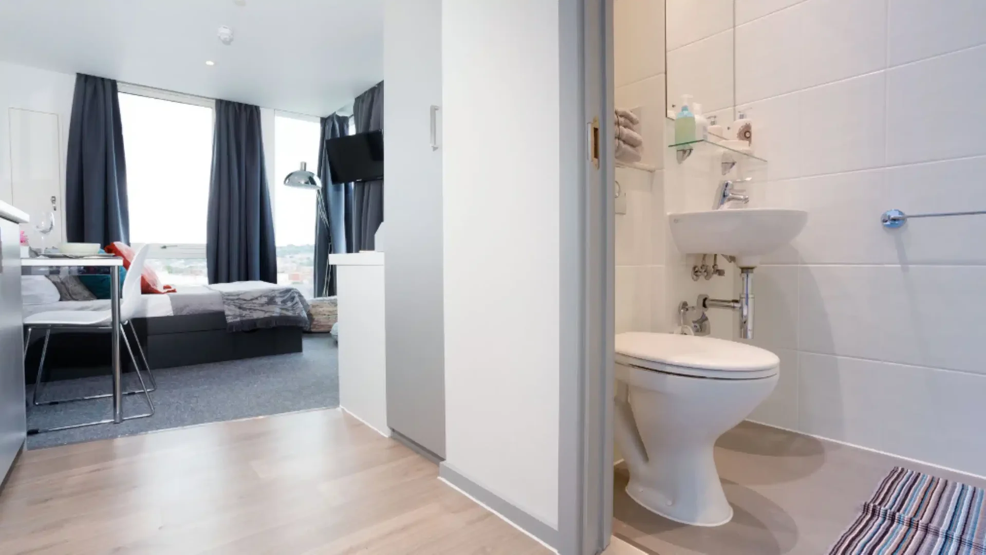 Apartamento estúdio acessível com características essenciais em 
