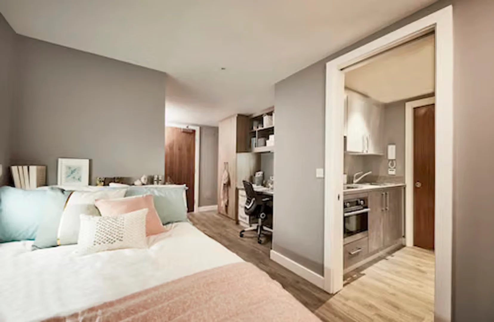 Habitación estudiantil amplia y cómoda en 