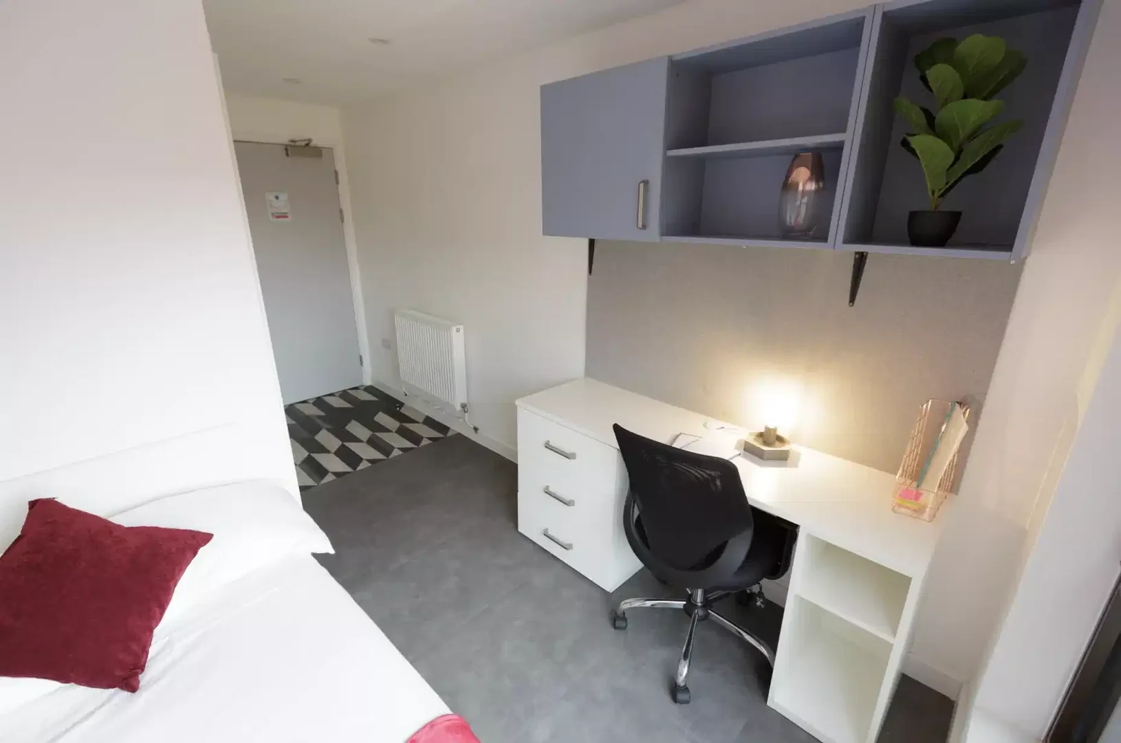Helles und luftiges Studentenzimmer mit einfachem Zugang zur Universität in 