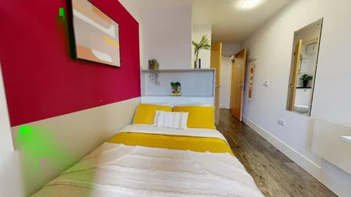Private room at King's Bridge Road, image 2 of 14
