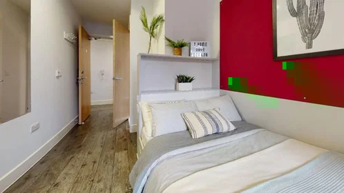 Private room at King's Bridge Road, image 1 of 19