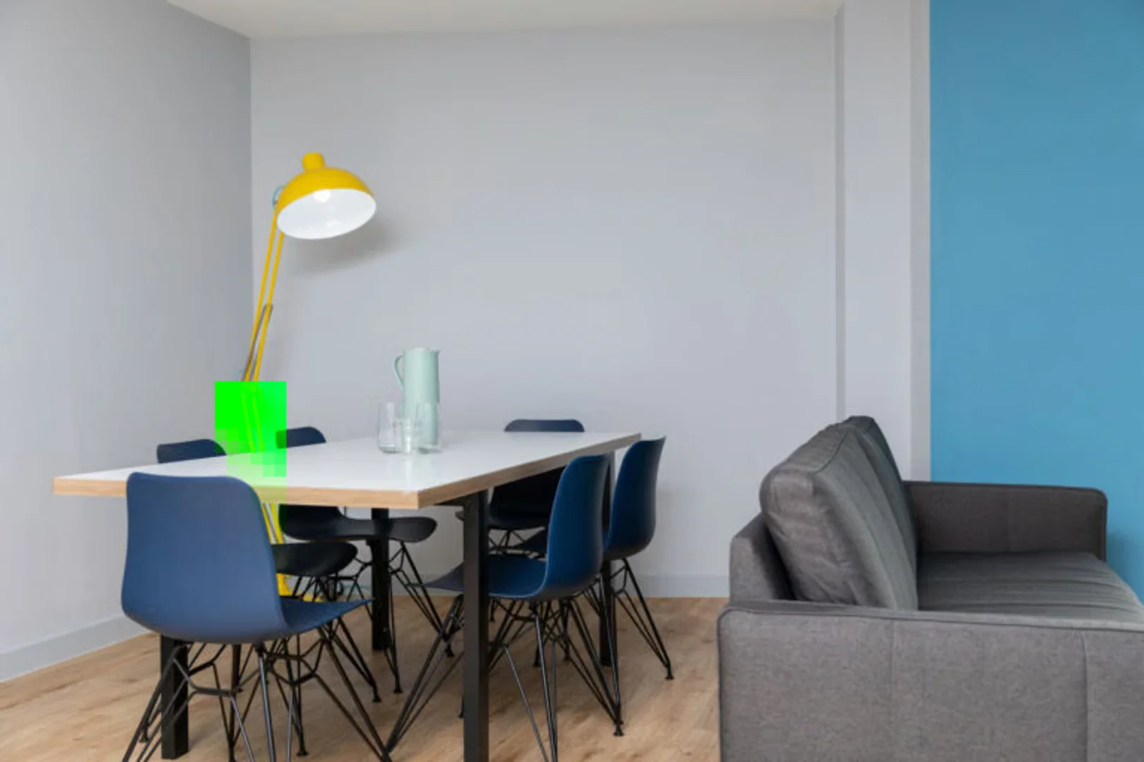 Quarto de estudante em  com área de estudo e instalações partilhadas