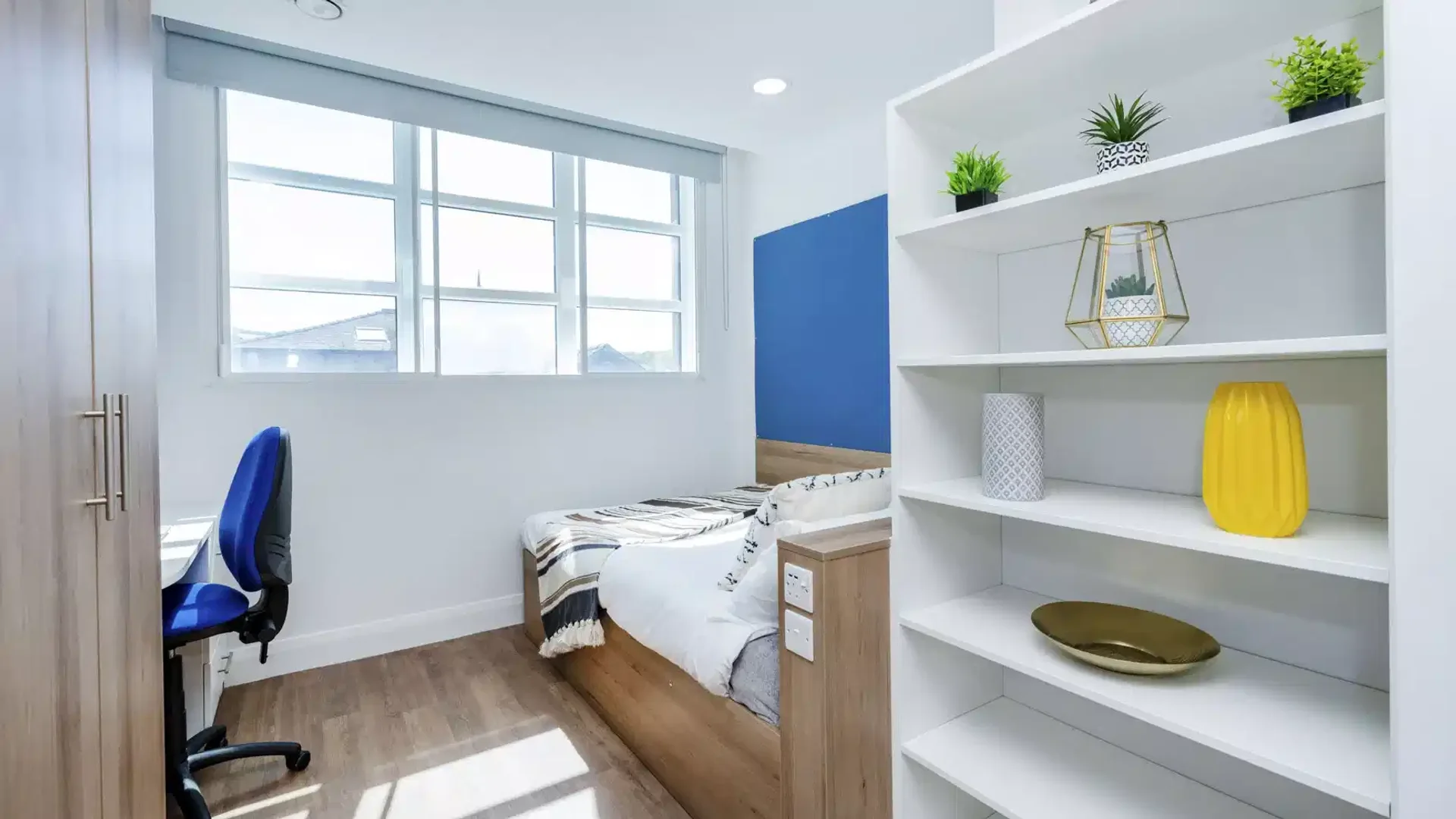 Comfortable and spacious student room in