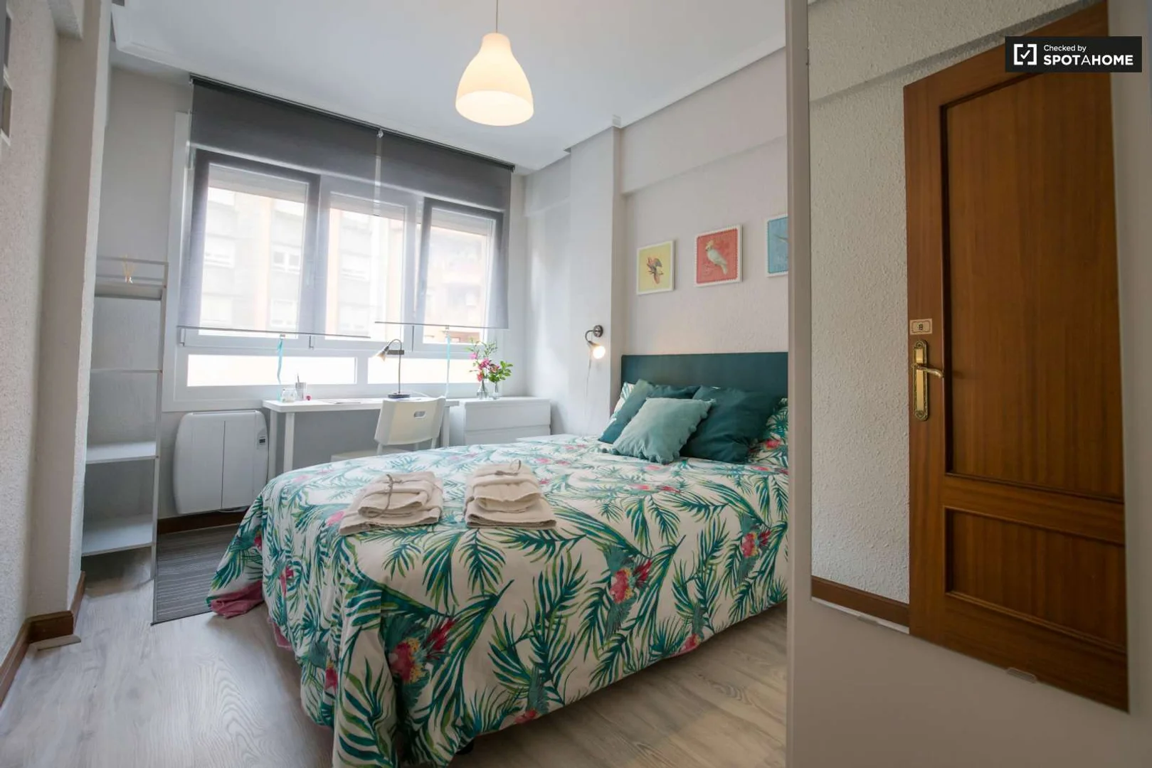 Quarto de estudante económico com localização conveniente em 