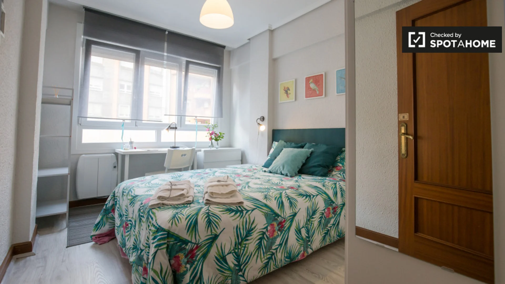 Quarto de estudante económico com localização conveniente em 