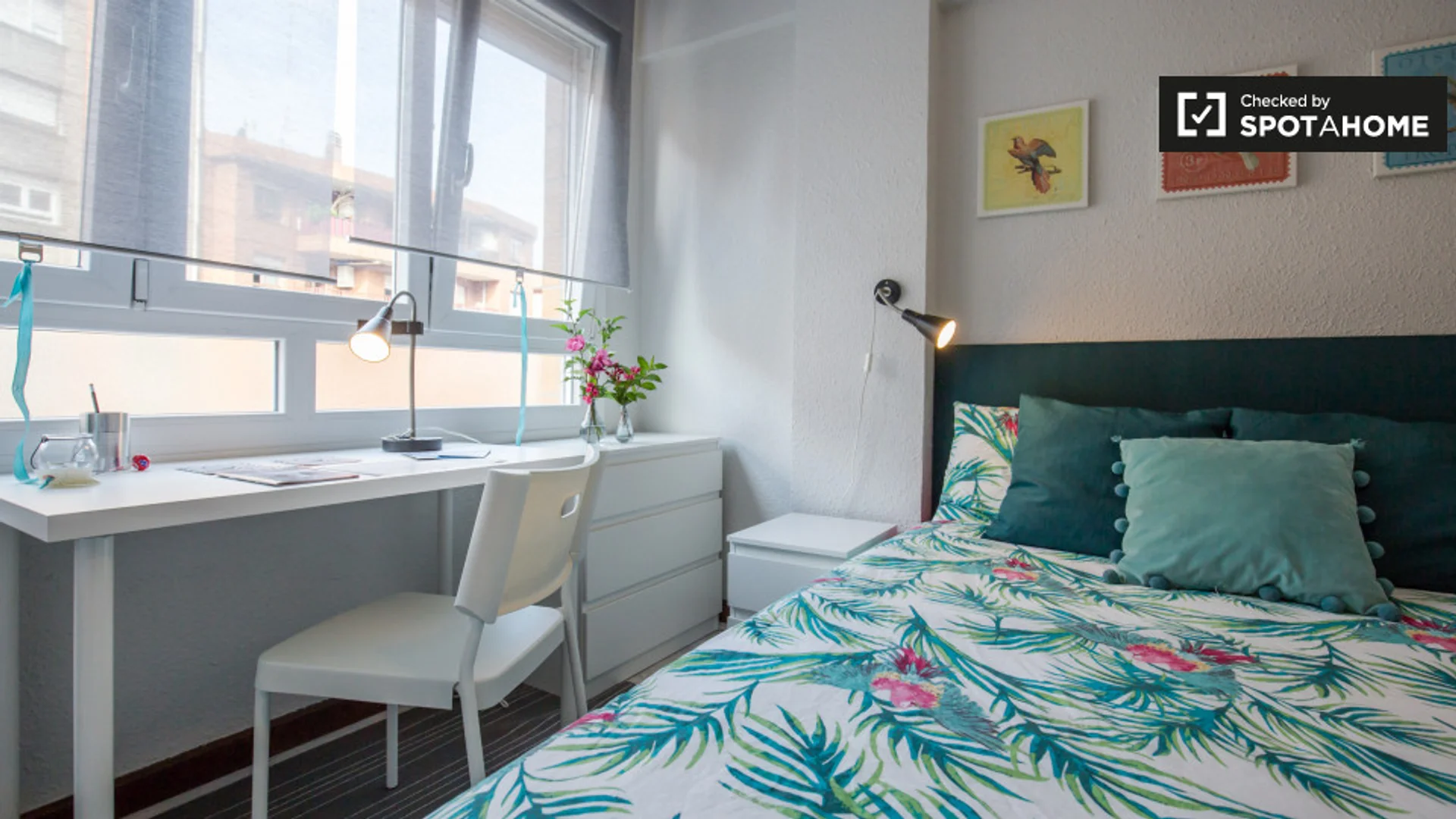 Quarto para alugar em apartamento de estudantes em , totalmente mobilado
