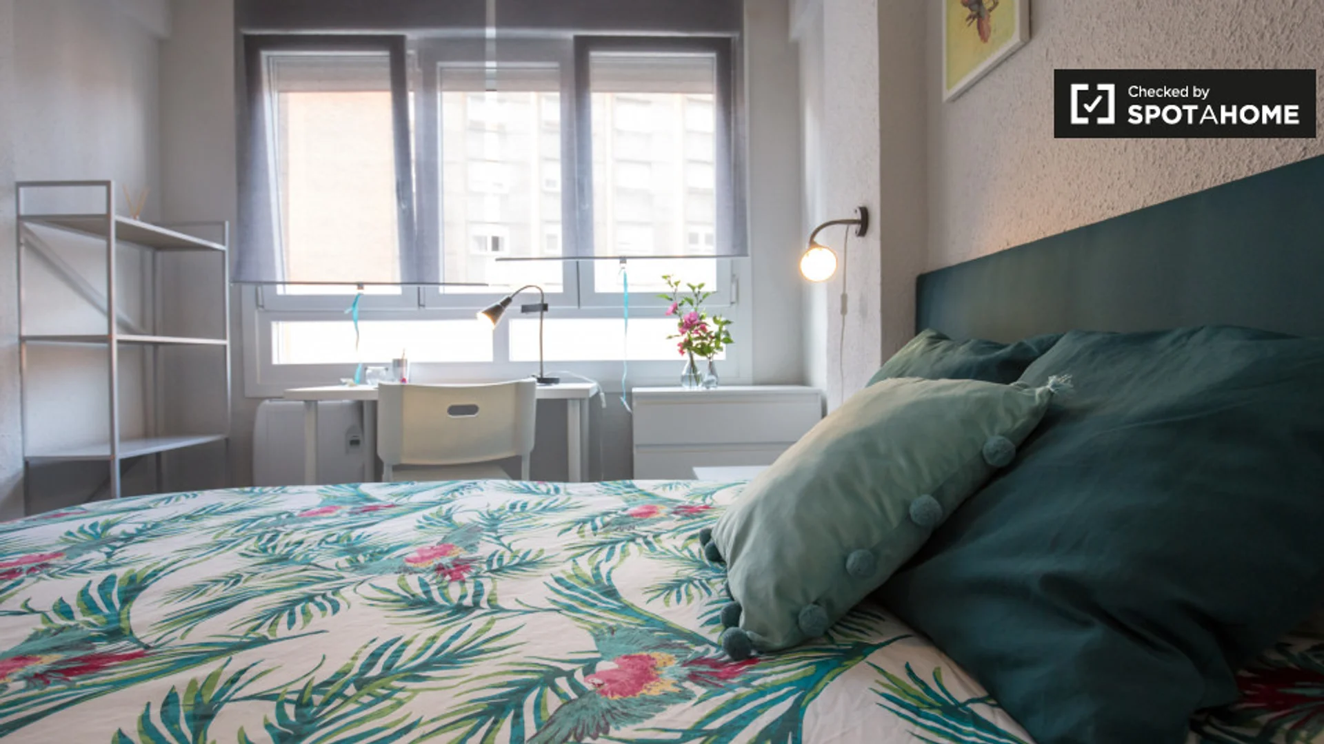 Quarto de estudante económico com localização conveniente em 