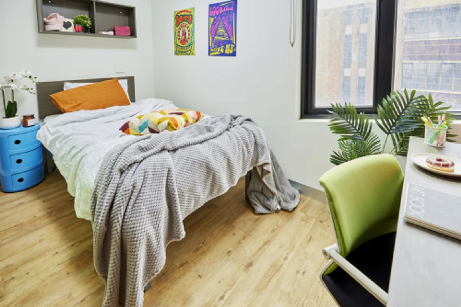 Chambre conviviale pour les étudiants dans  avec des équipements modernes