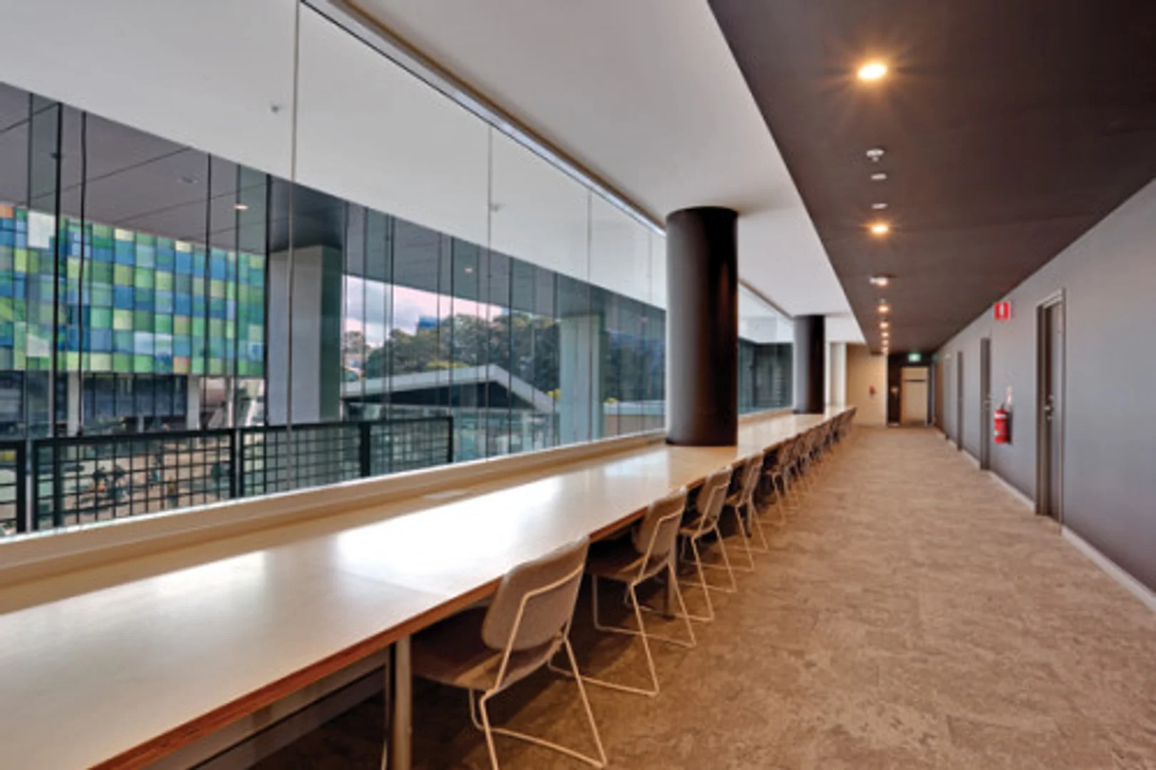 Functional student room perfect for studying in 