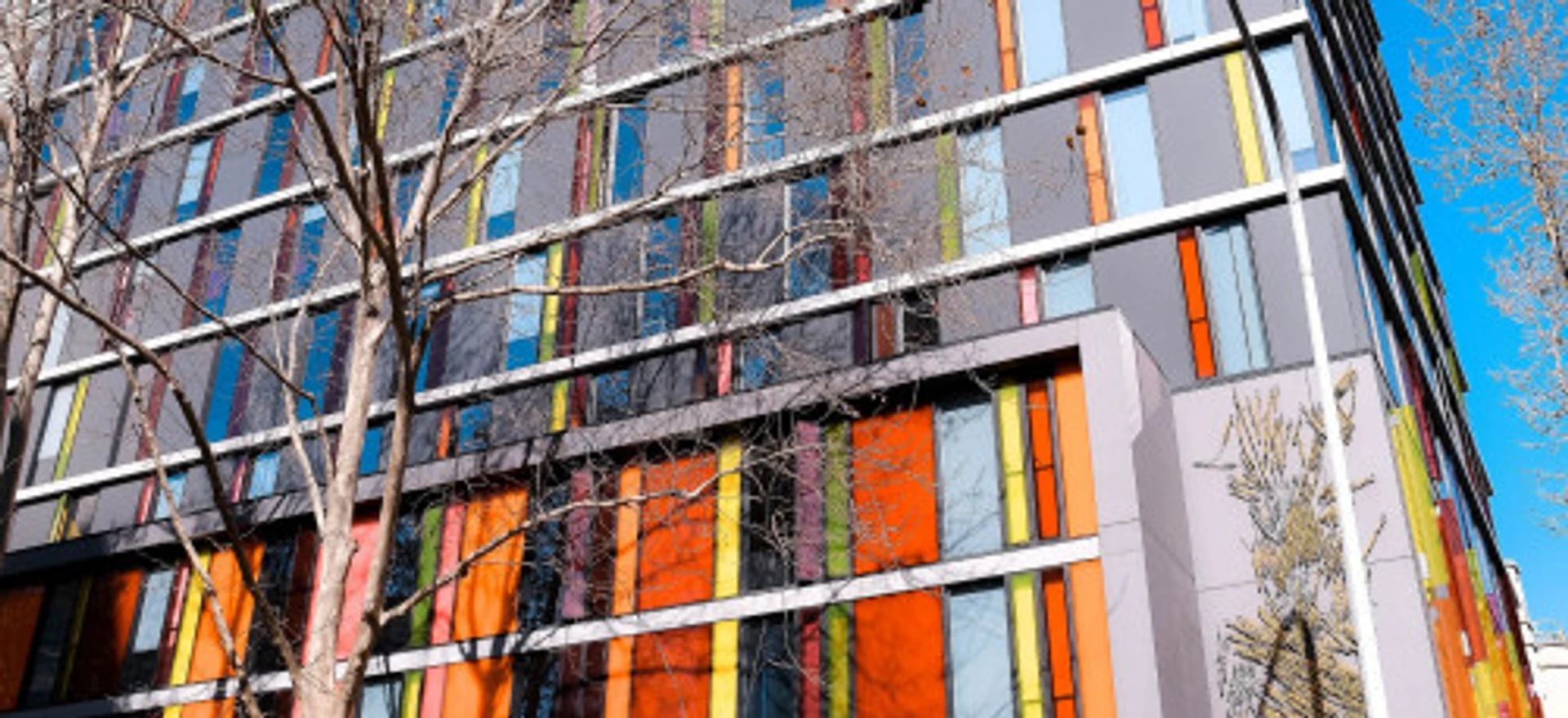 Chambre d'étudiant à  avec espace d'étude et installations communes