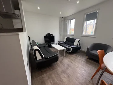 Private room at London Road, image 31 of 34
