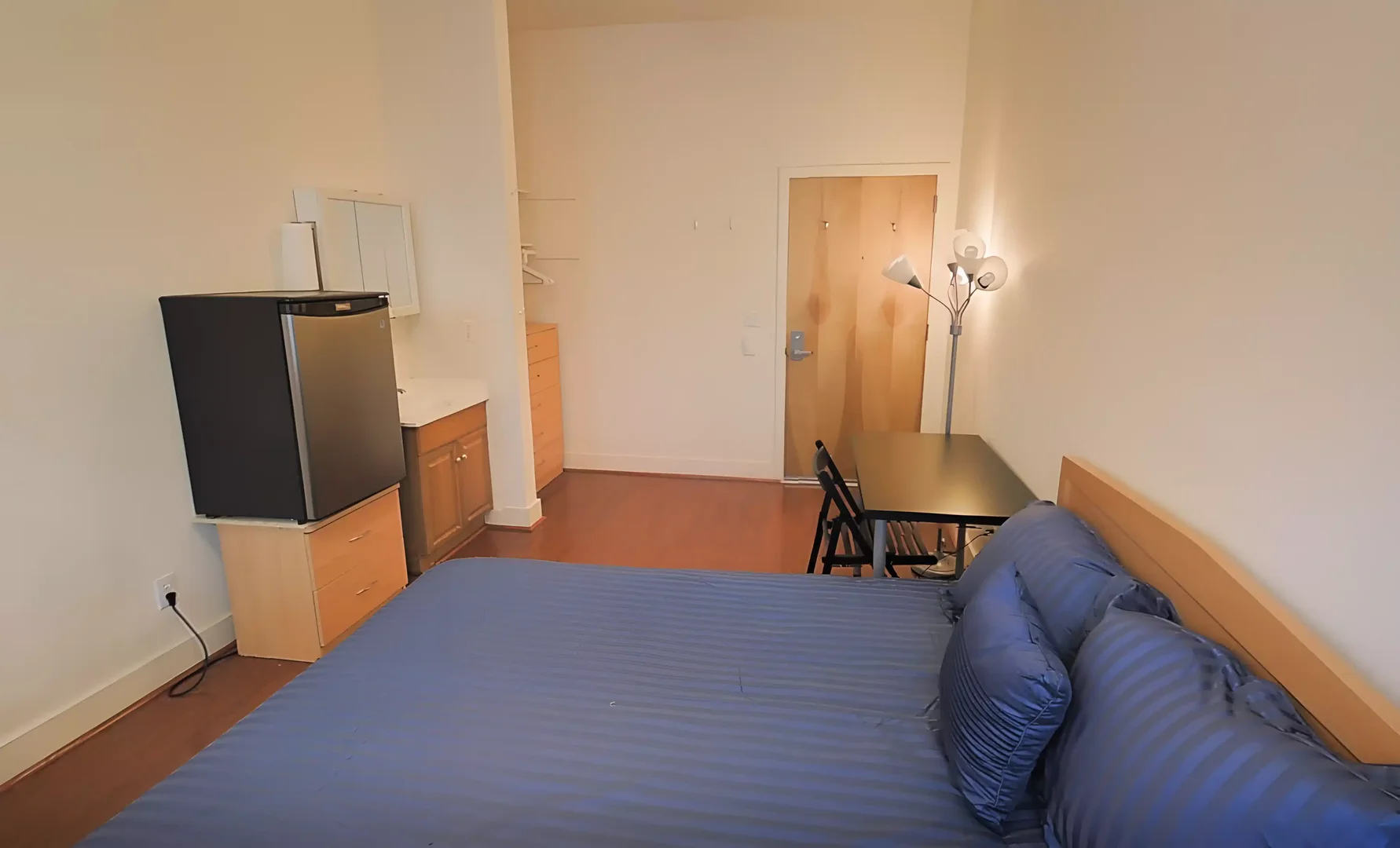 Habitación acogedora para estudiantes disponible en 