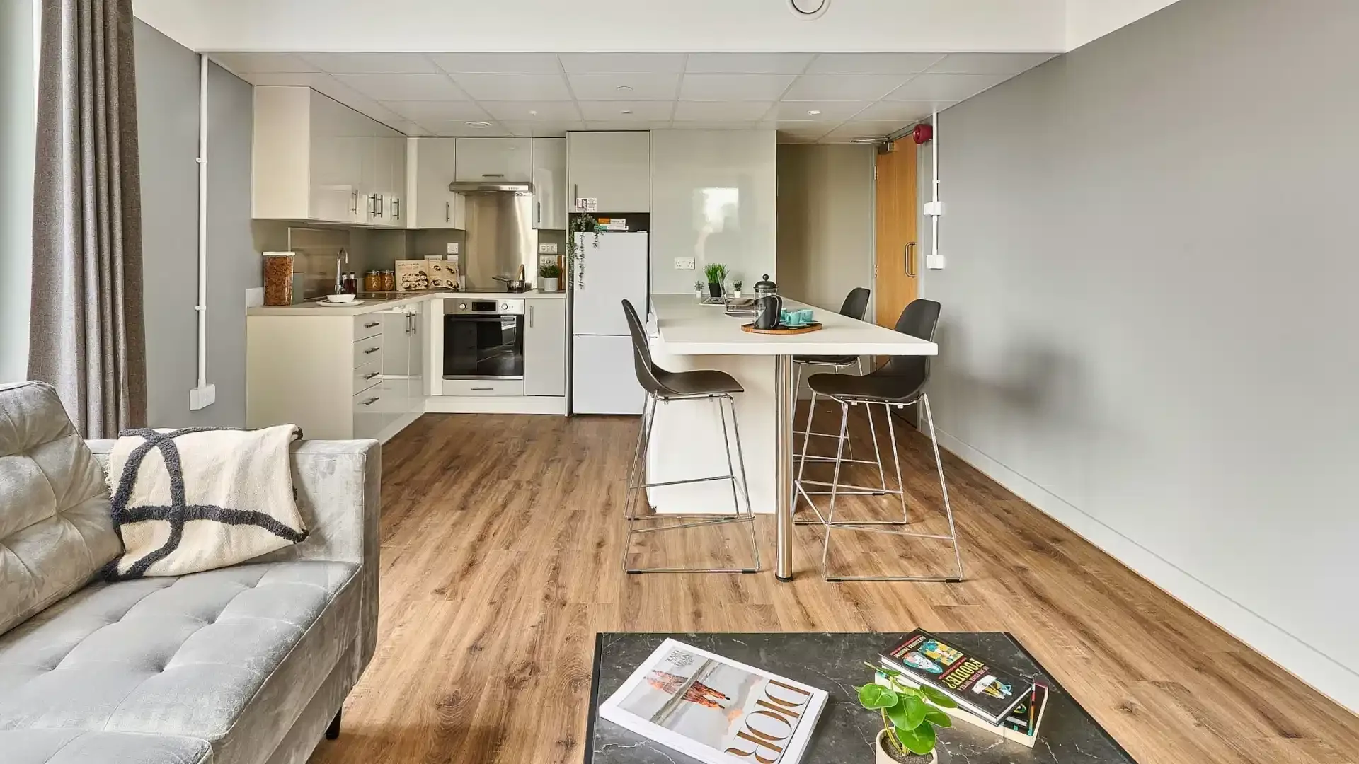 Room for rent in student apartment in , fully furnished