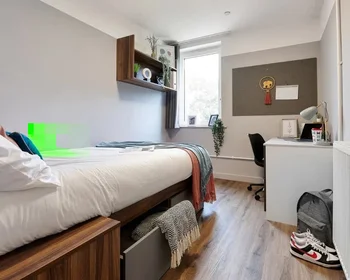 Private room at North End Road, image 1 of 10
