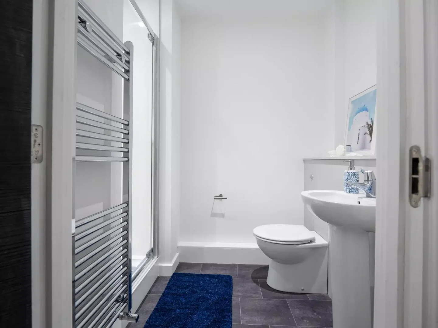 Habitación estudiantil luminosa y aireada con fácil acceso a la universidad en 