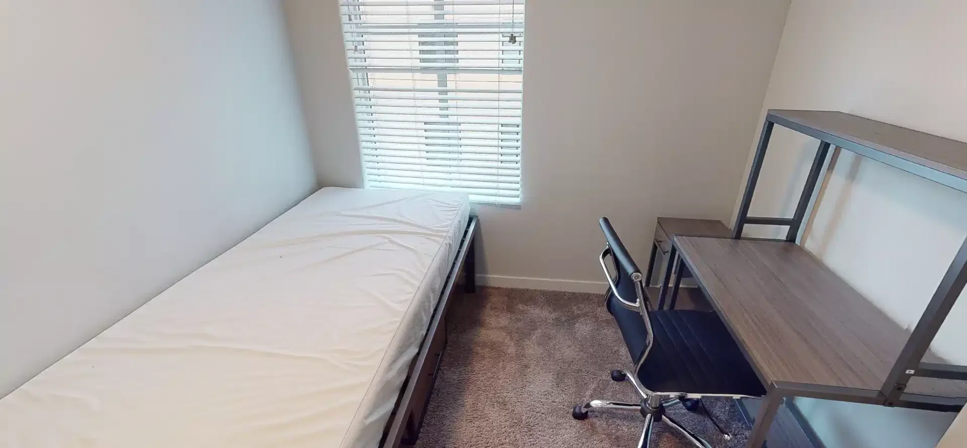 Zimmer in Studentenwohnung in  zu vermieten, voll möbliert