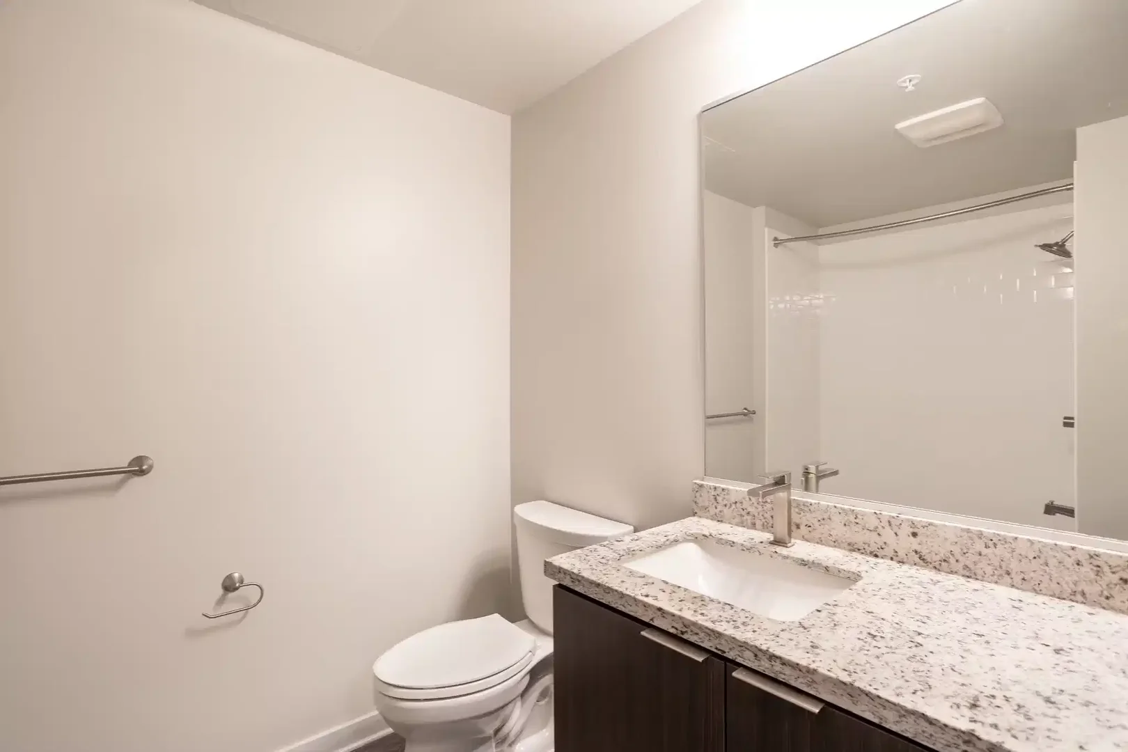 Habitación estudiantil amplia y cómoda en 