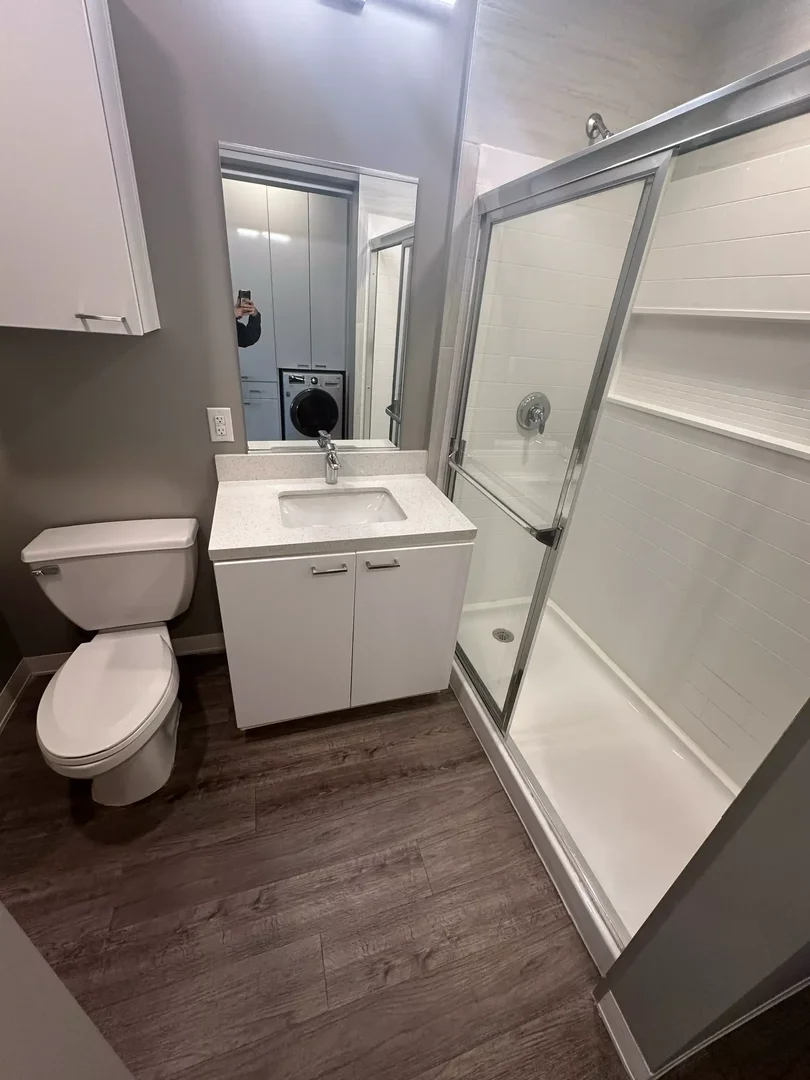 Affordable room for students with ample lighting in 