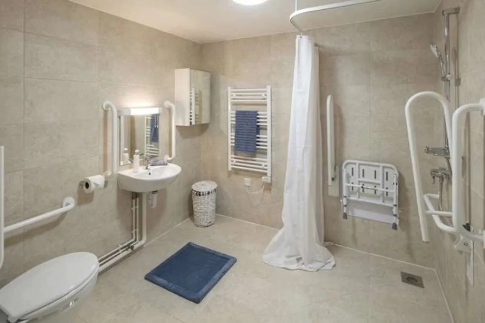 Habitación en apartamento estudiantil en alquiler en , completamente amueblado