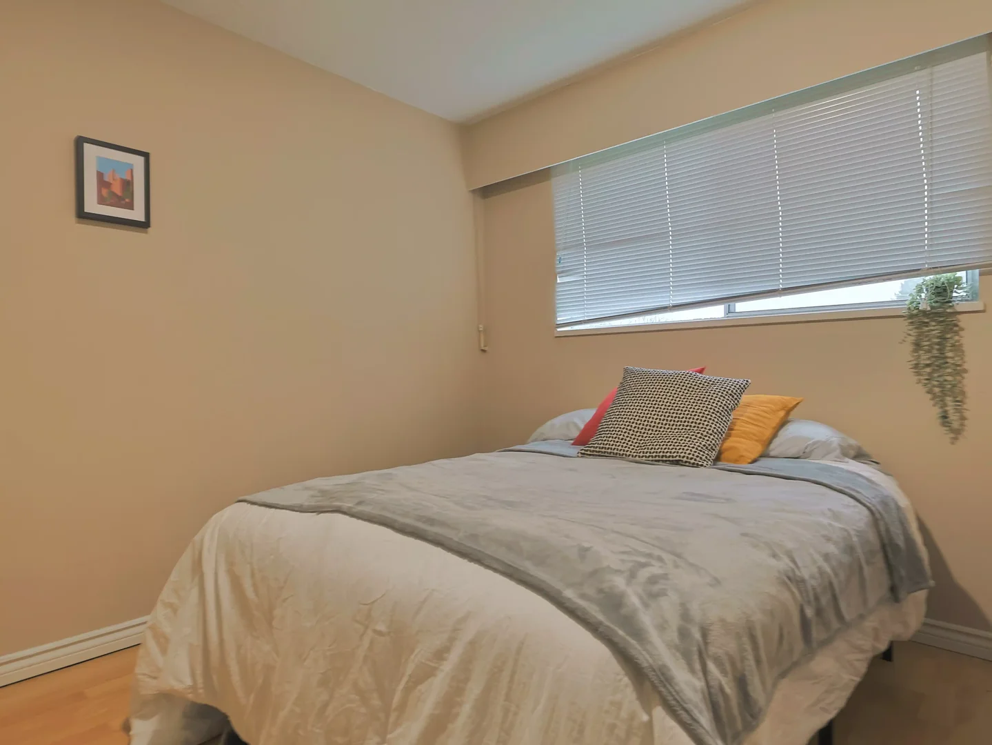 Quarto para alugar em apartamento de estudantes em , totalmente mobilado