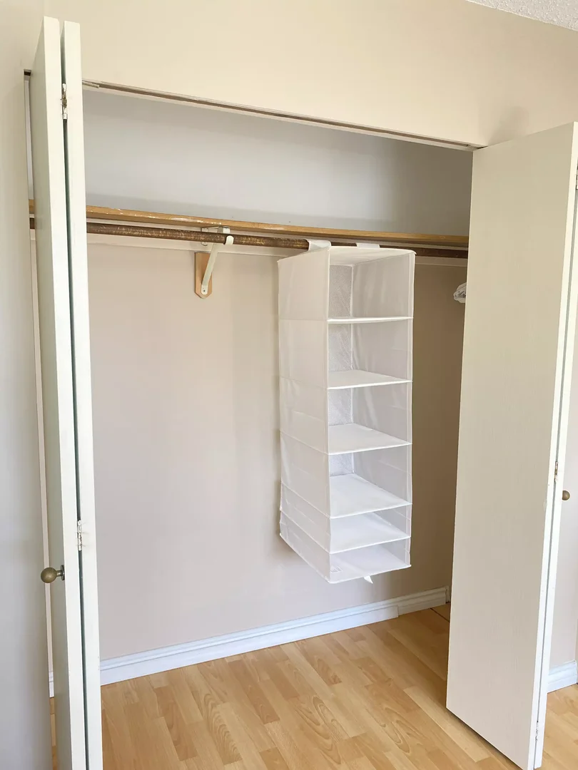 Quarto para alugar em apartamento de estudantes em , totalmente mobilado
