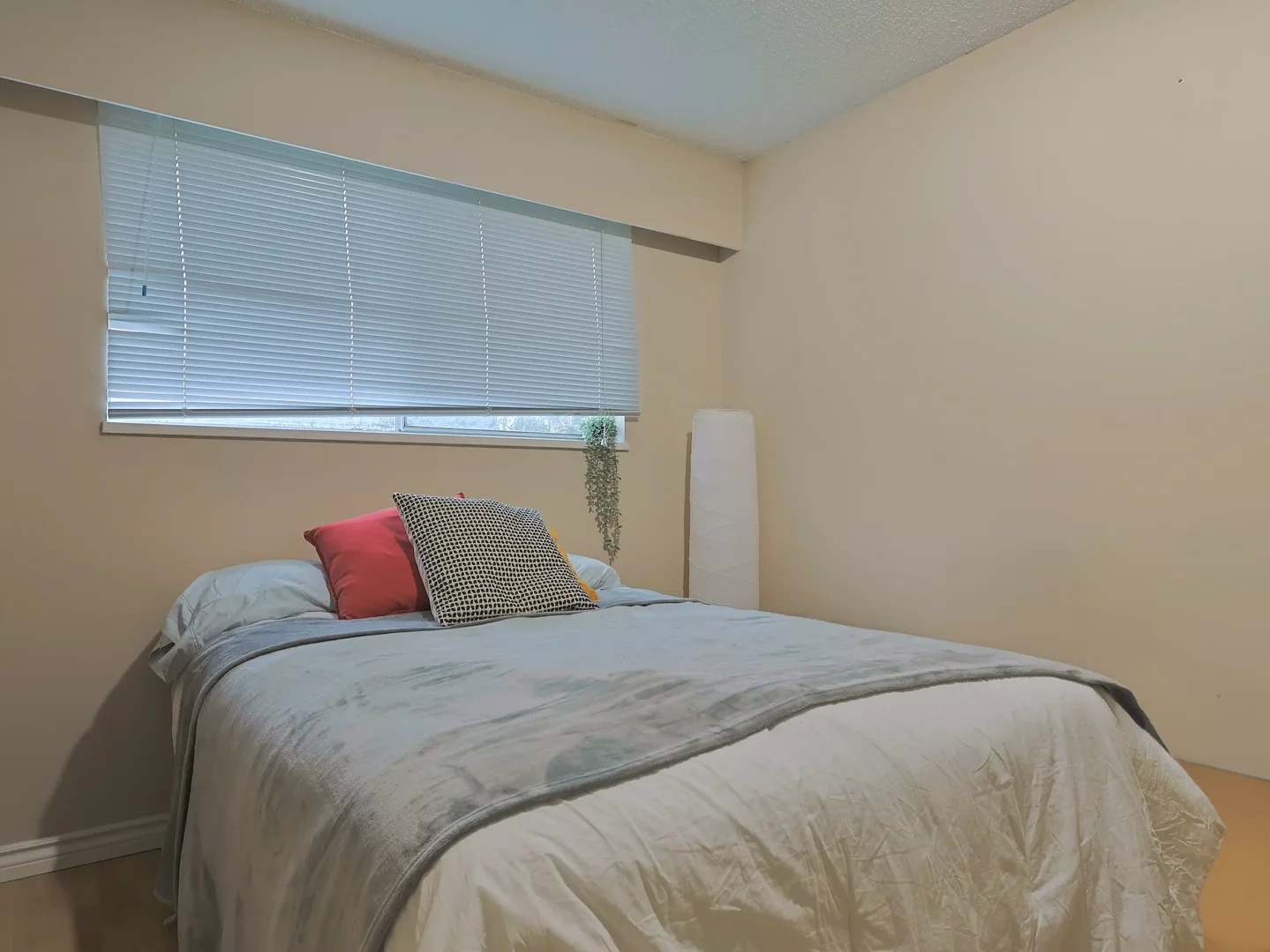 Quarto de estudante económico perto do campus em 