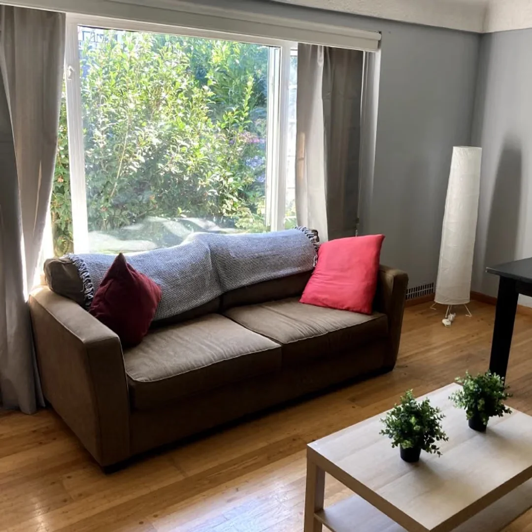 Cozy room for students available in