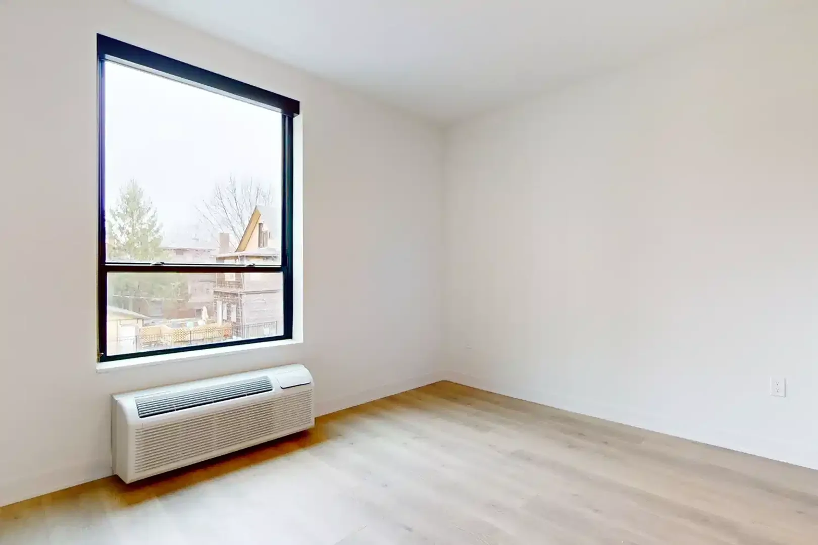 Comfortable and spacious student room in 