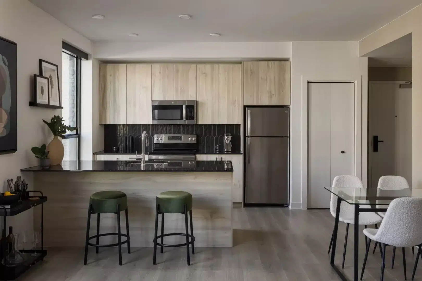 Bright and airy student room with easy university access in 