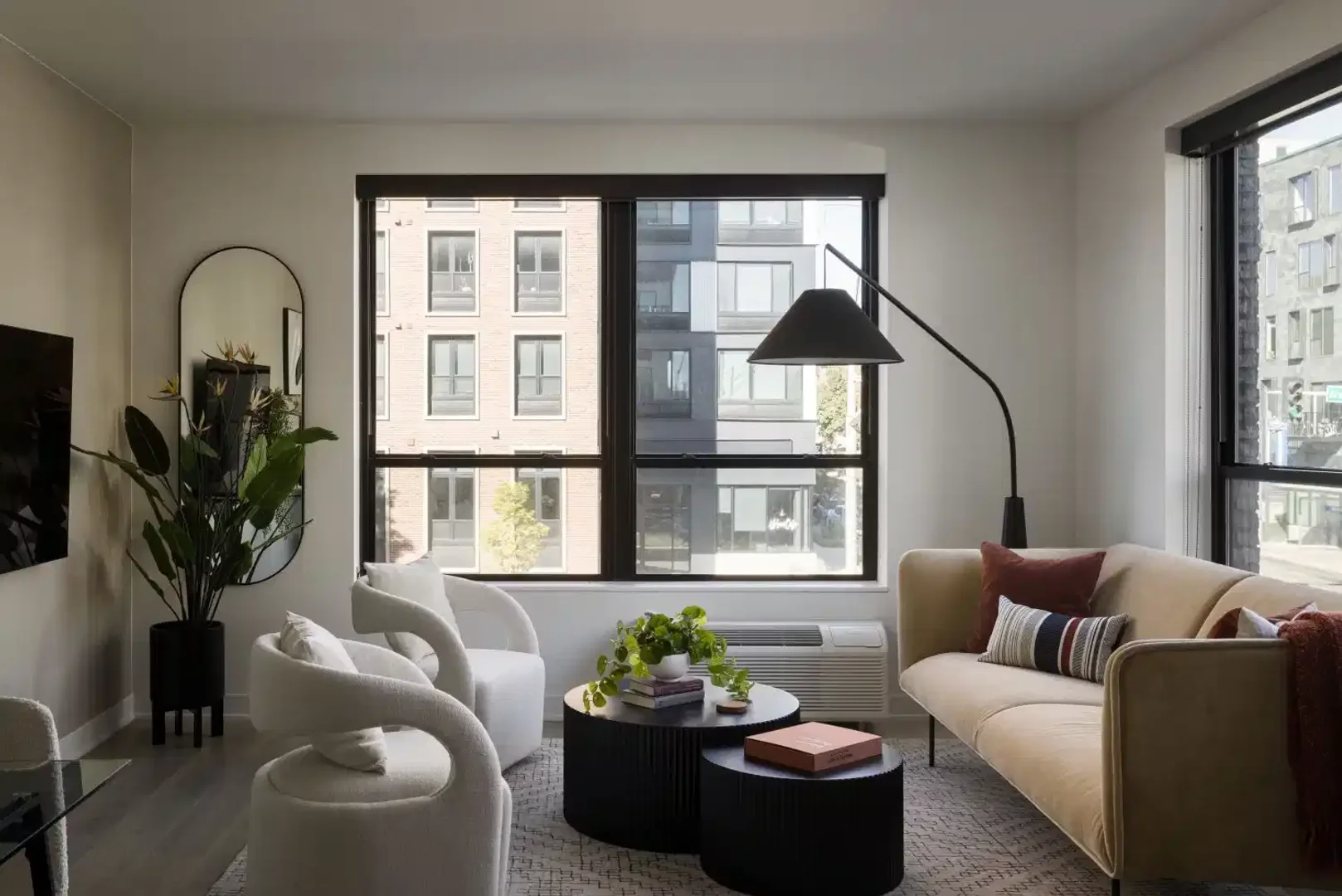 Bright and airy student room with easy university access in 