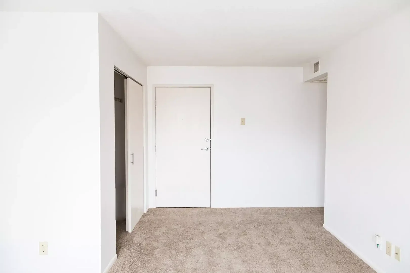 Budget-friendly student room close to campus in 