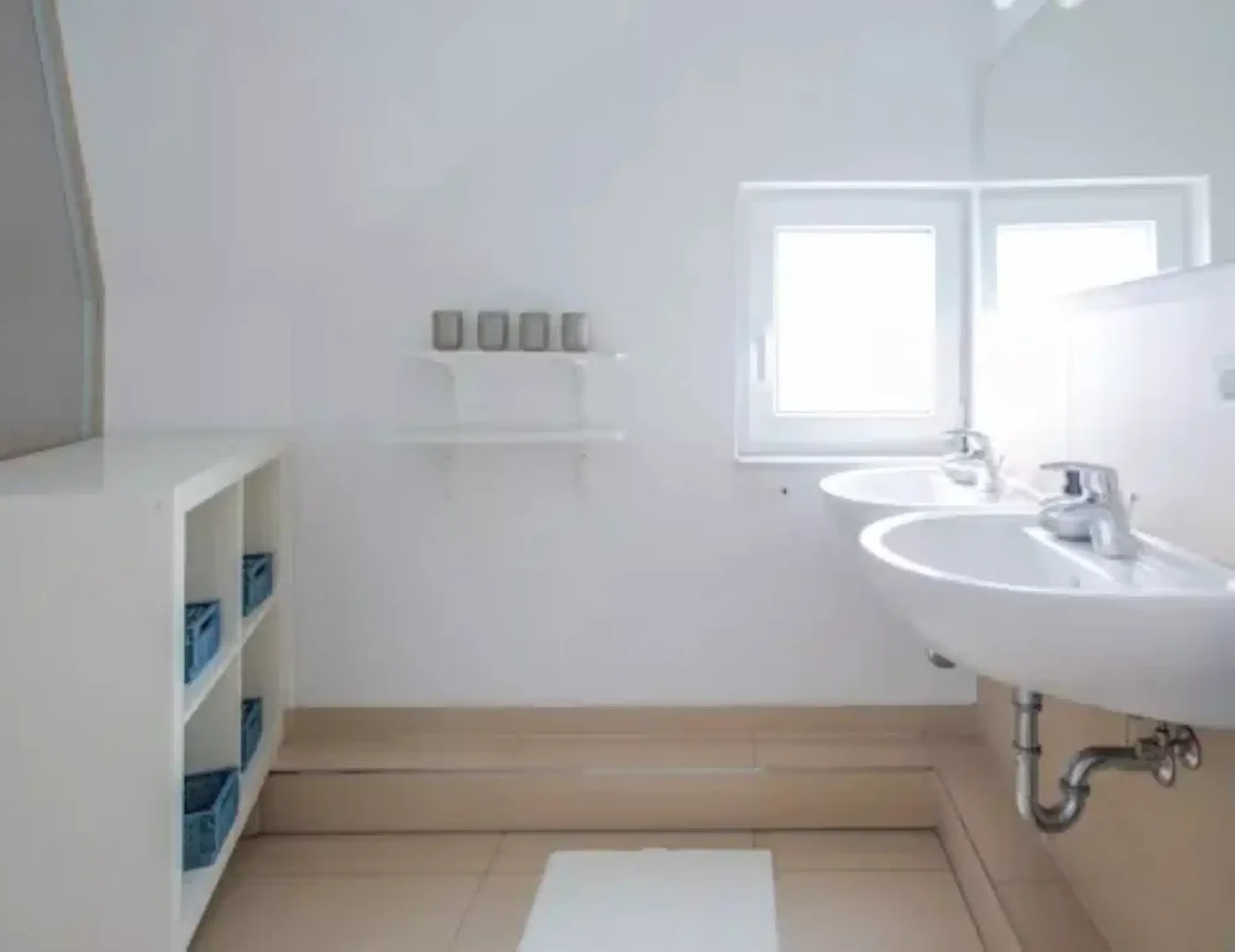 Quarto de estudante económico com localização conveniente em 