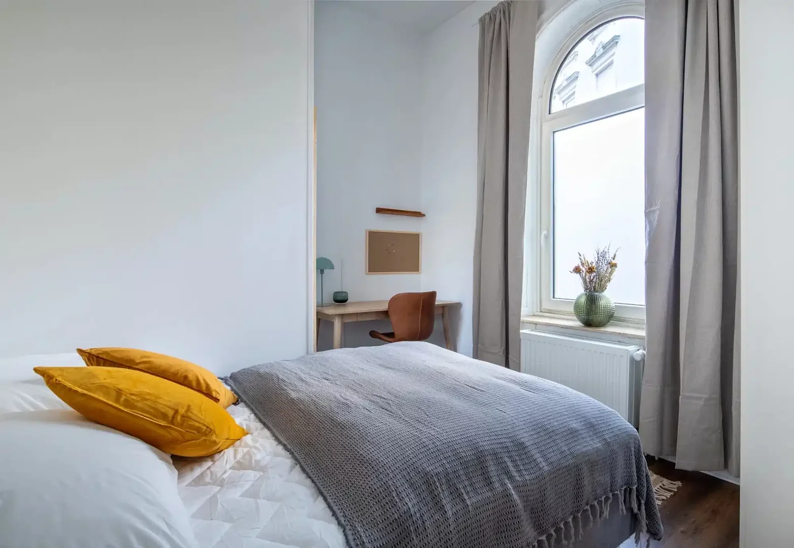 Chambre confortable pour étudiants disponible dans 