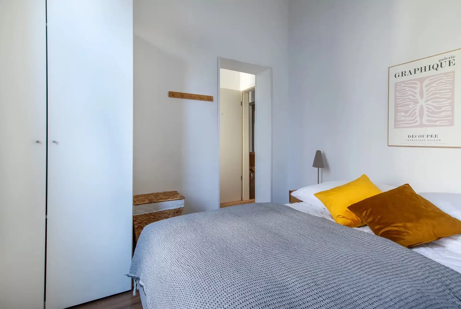 Chambre confortable pour étudiants disponible dans 