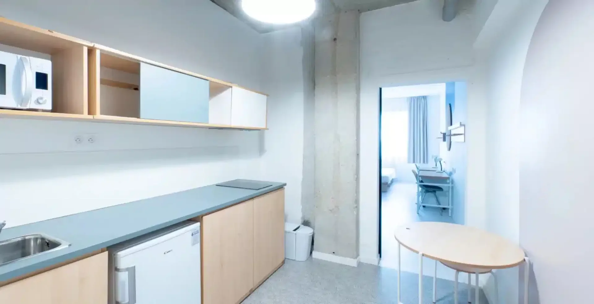 Funktionelles Studentenzimmer perfekt zum Studieren in 