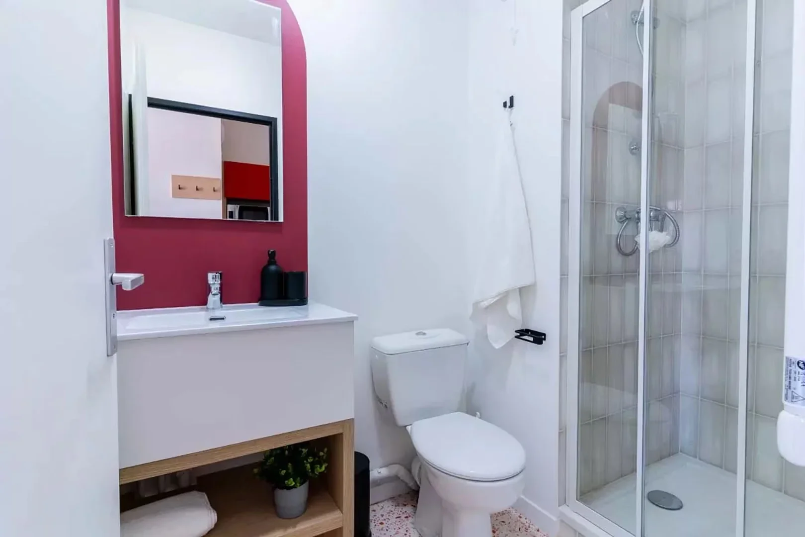 Moderno estudio para estudiantes con todas las comodidades en 