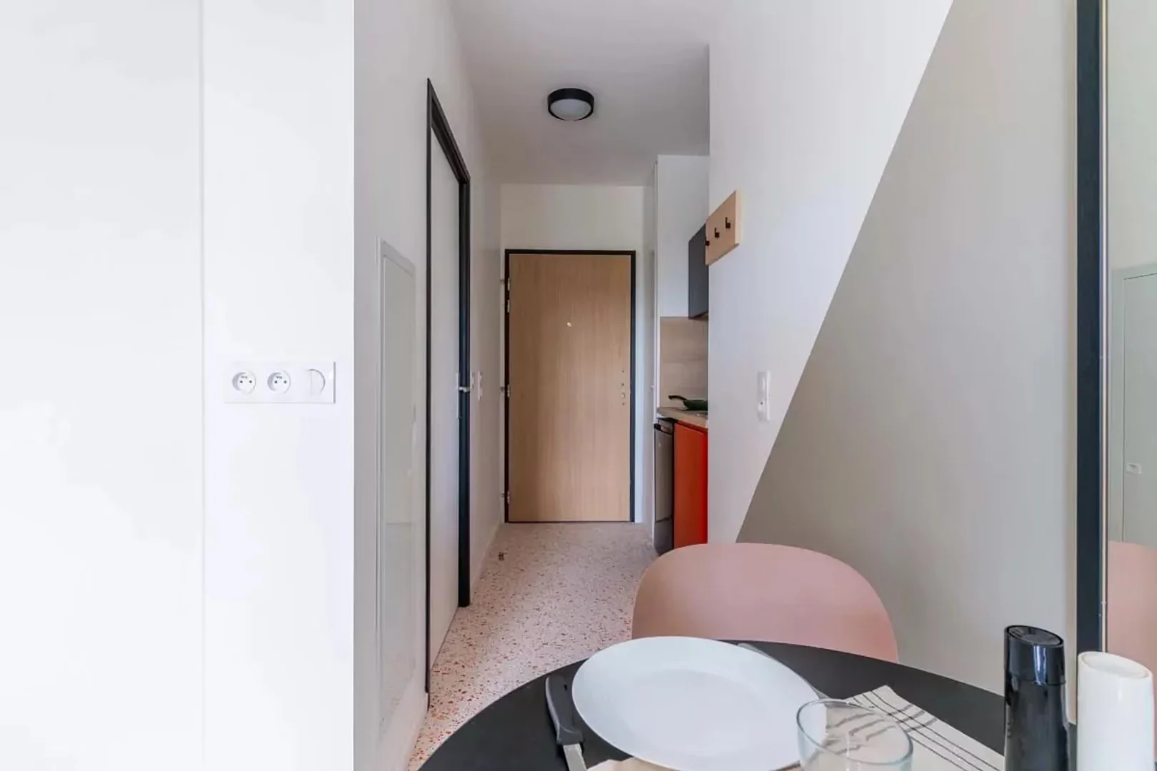 Asequible apartamento estudio con características esenciales en 