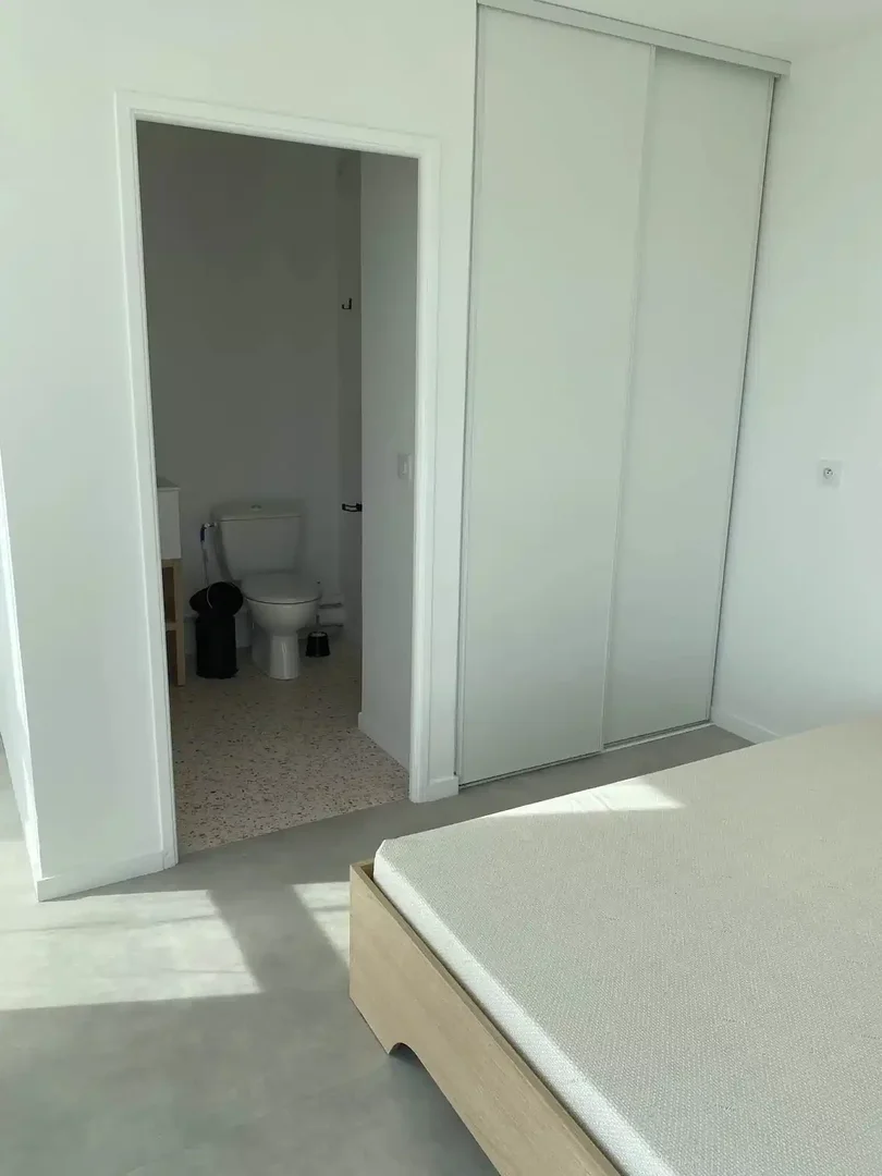Functional student room perfect for studying in 