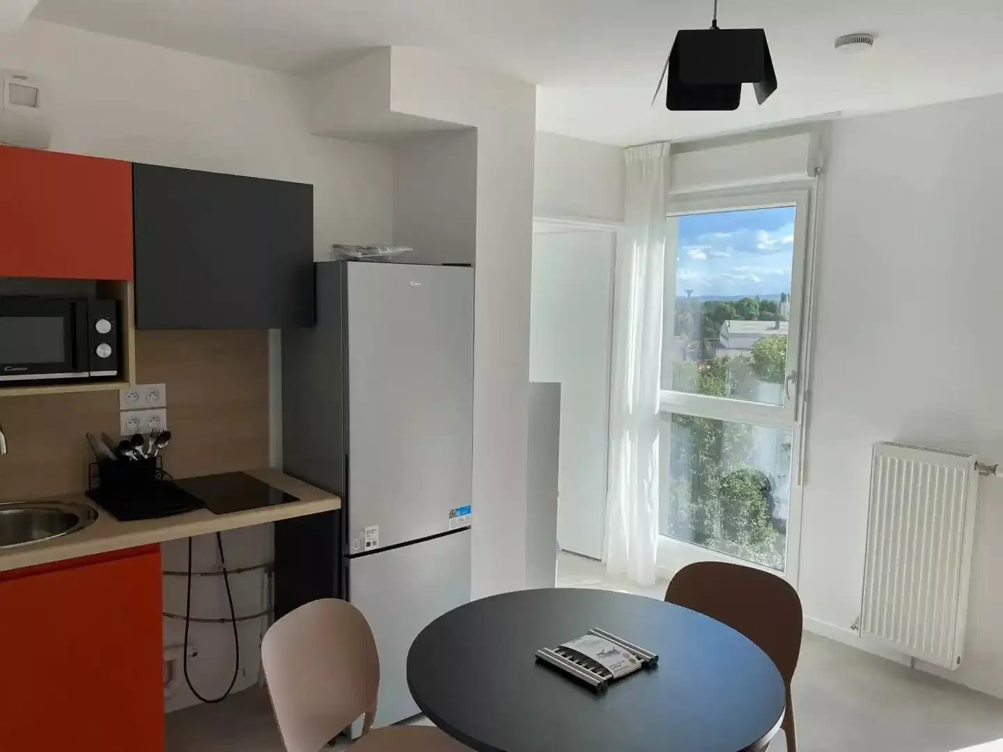 Room for rent in student apartment in , fully furnished