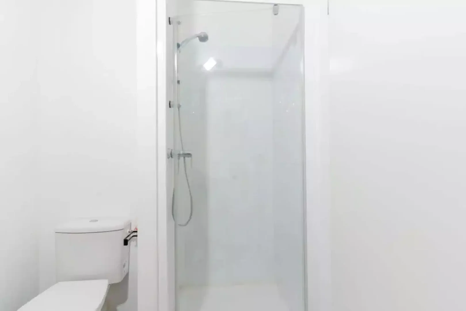  bölgesinde tam olanaklara sahip modern öğrenci stüdyosu