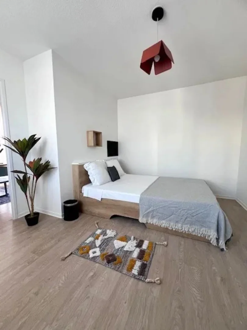 Chambre conviviale pour les étudiants dans  avec des équipements modernes